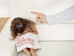 Orang Tua Wajib Tahu, Berikut Dampak Buruk Sering Membentak Anak