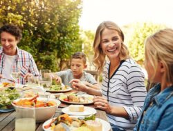 Alasan Makan Malam Lebih Awal Sebelum Jam 7 Malam Setiap Hari