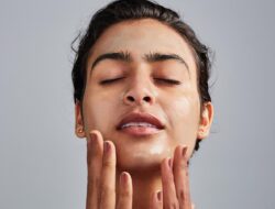 Ingin Mencoba Rangkaian Skincare? Berikut Step Rangkaian Skincare yang Benar untuk Remaja