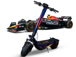 E-Scooter Red Bull Racing RS 1200 AT dengan Baterai 960Wh dan Suspensi Ganda Diluncurkan
