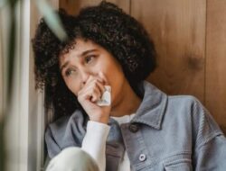 Fakta Psikologi Tentang Orang yang Mudah Menangis
