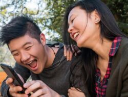 Wow, Ternyata Begini Dampak Buruk Mengumbar Kebersamaan dengan Pasangan di Media Sosial