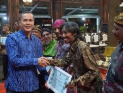 Beri Apresiasi Bagi Penggiat dan Pelestari Seni Budaya, Pemkab Jepara Berikan Penghargaan
