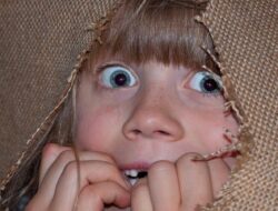 Cara Menaklukkan Ketakutan Menurut Pakar Kesehatan Mental