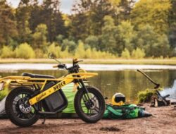 Outsiders Motorcycles Mengubah Moped Listrik Brekr Model B Menjadi Sepeda yang Kokoh dan Mewah