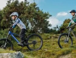 Mondraker Play E-Mountain Bike untuk Anak-anak Diluncurkan, Hadir Dalam Tiga Ukuran Roda yang Berbeda