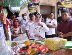 Hadapi Nataru, Bupati Sukoharjo dan TPID Pantau Harga di Pasar Tradisional
