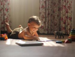 Simak Manfaat Membacakan Buku pada Anak Usia Dini