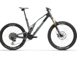 Sepeda Enduro Listrik Ringan UNNO IKKI dengan Sistem Suspensi Penuh Diluncurkan