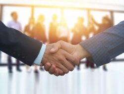 Cari Tahu Kepribadian Orang dari Cara Jabat Tangannya