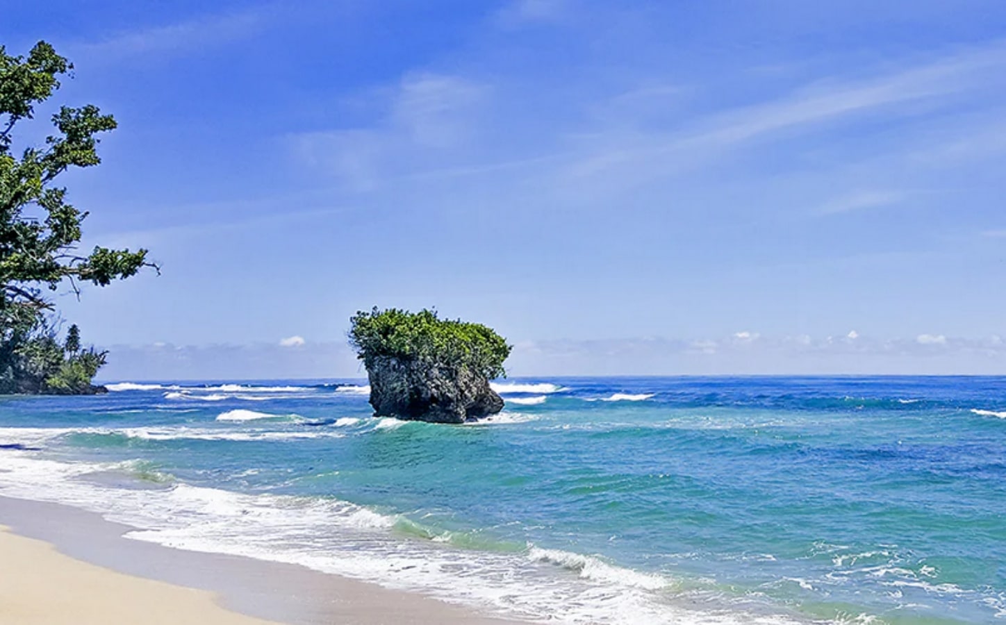 Pulau Morotai, Keindahan Alam Tropis Memesona di Maluku Utara ...