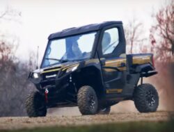 Kawasaki Meluncurkan RIDGE Limited Side X Side 2024 dengan Layar Sentuh 8 Inci yang Didukung Garmin