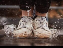 Tips Penting Untuk Menjaga Sepatu tetap Awet di Musim Penghujan