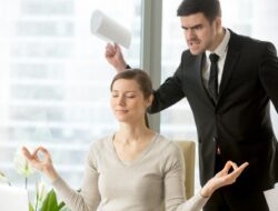 Bereaksi Berlebihan Terhadap Hal-hal Kecil? Berikut Cara untuk Berhenti Bersikap Reaktif Secara Emosional