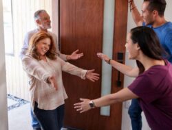 Ingin Menjalin Hubungan Baik dengan Mertua? Cobalah Cara Ini!