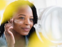 Simak Cara Mengaplikasikan Sunscreen dengan Benar Berikut Ini!