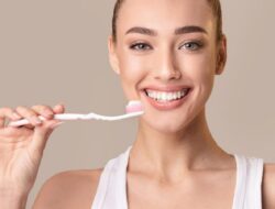 Tips Merawat Gigi bagi Orang Dewasa, Ternyata Cukup Mudah