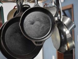 Cara Membersihkan Wajan yang Gosong Agar Tampak Baru Menggunakan Barang-barang yang Sudah Ada di Dapur