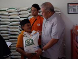 Sempat Terhenti Karena Pemilu, Bulog Kembali Salurkan Bantuan Pangan Beras