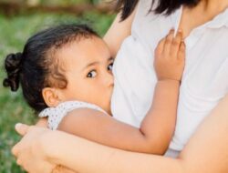 Bayi Sudah Saatnya Disapih? Simak Caranya Agar Bayi Tidak Rewel Saat Disapih Berikut!