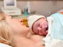 Pentingnya Skin To Skin dengan Bayi Setelah Melahirkan