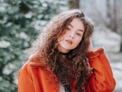 5 Tips Miring untuk Memperbaiki Rambut Kering