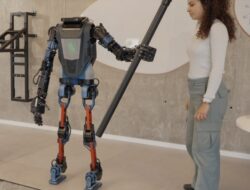 Menteebot adalah Robot Humanoid Bertenaga AI yang Dapat Dilatih dan Dapat Menangani Tugas dan Berbicara, Tersedia pada 2025