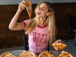 Haruskah Anda Mengadakan Cheat Meals atau Cheat Days?