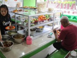 Bagaimana Hukum Tetap Jualan Makanan Siang di Hari Ramadhan
