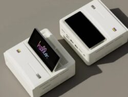 PC Mini Ayaneo AM01S dengan AMD Ryzen 9 dan Layar Flip-up Diluncurkan, Segini Harganya