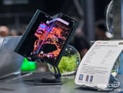 TCL Menampilkan Ponsel Lipat Tiga Fungsional Pertama di Dunia di SID 2024