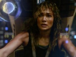 Review ‘Atlas’: Exo-Suit Jennifer Lopez Sangat Cocok dengan Kendaraan Sci-Fi yang Mengangkat Bahu Ini