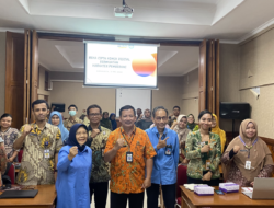 Dorong Terbentuknya Watak Pemberani pada Siswa, Program Doktor Pendidikan Bahasa Indonesia UNS Gelar Pelatihan Reka Cipta Komik Tematik Guru SD Se-Surakarta