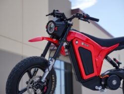 Solar Meluncurkan Sepeda Motor Listrik Ringan Eclipse Race Edition, Cek Spesifikasi dan Harganya