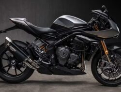 Triumph Speed ​​​​​​Triple 1200 RR “Breitling limited edition” Diluncurkan, Hanya 270 Unit di Seluruh Dunia