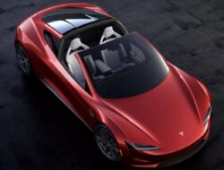 Elon Musk Mengklaim Tesla Roadster Akan Mampu Terbang