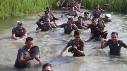 Sebanyak 39 Anggota Polres Sukoharjo Naik Pangkat, Disiram Air di Halaman
