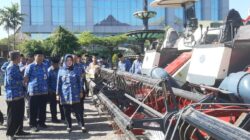 Tiga Gapoktan di Sukoharjo Terima Bantuan Alsintan Combine Harvester