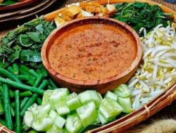 Suka Makan Pecel? Simak Ini Jumlah Kalori Dalam Pecel