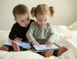 Bahaya Screen Time Berlebih bagi Anak-anak