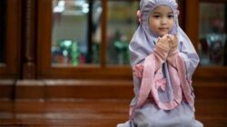 Agar Anak Terbiasa Shalat Lima Waktu