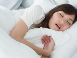 Kenapa Anda Sering Ngiler Saat Tidur? Ketahui Penyebabnya Berikut!