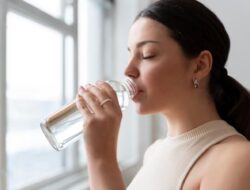 Penting Anda Ketahui Manfaat Kesehatan Minum Air Sebelum Tidur
