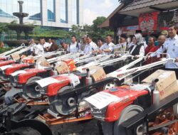 Petani Sukoharjo Kembali Digelontor Bantuan Alsintan, Simbolis Diserahkan Bupati