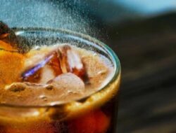 Apakah Minuman Berkarbonasi Buruk Bagi Kulit Anda? Berikut Hal yang Perlu Anda Ketahui