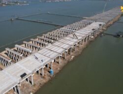 Progres Proyek Jalan Tol Semarang-Demak, Seksi Kaligawe–Sayung Capai 44,26% yang Terintegrasi Tanggul Laut