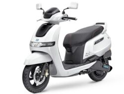 TVS iQUBE 2025 Diluncurkan, Skuter Listrik Baru, Cek Spesifikasi dan Harganya