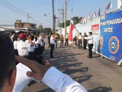 Eks Karyawan Sritex Gelar Upacara di Depan Gerbang Pabrik, Bentuk Keprihatinan Hak-hak Belum Diberikan