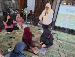 KKN Univet Bantara Sukoharjo di Desa Lorog Sosialisasikan Budidaya Maggot BSF untuk Pakan Lele