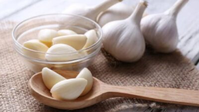 Mengunyah atau Menelan: Bagaimana Cara Terbaik Mengonsumsi Bawang Putih untuk Mendapatkan Manfaat Maksimal?
